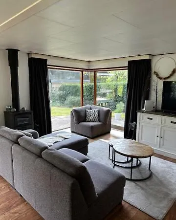 Vakantiehuis Dubbele Op Recreatiepark Topparken Op De Veluwe In Met Grote Vrije Tuin En Eigen Parkeerplaats *