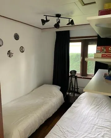 Topparken Veluwe Chalet: Private Garden Retreat In Holiday home Beekbergen