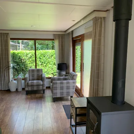 Topparken Veluwe Chalet: Private Garden Retreat In