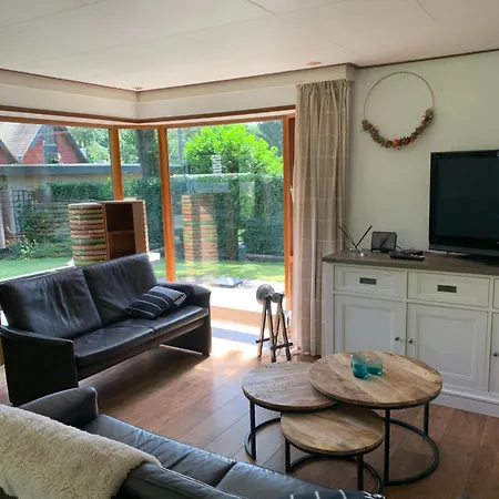 Topparken Veluwe Chalet: Private Garden Retreat In Holiday home Beekbergen