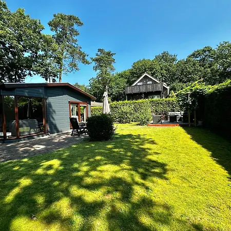 Topparken Veluwe Chalet: Private Garden Retreat In * Beekbergen
